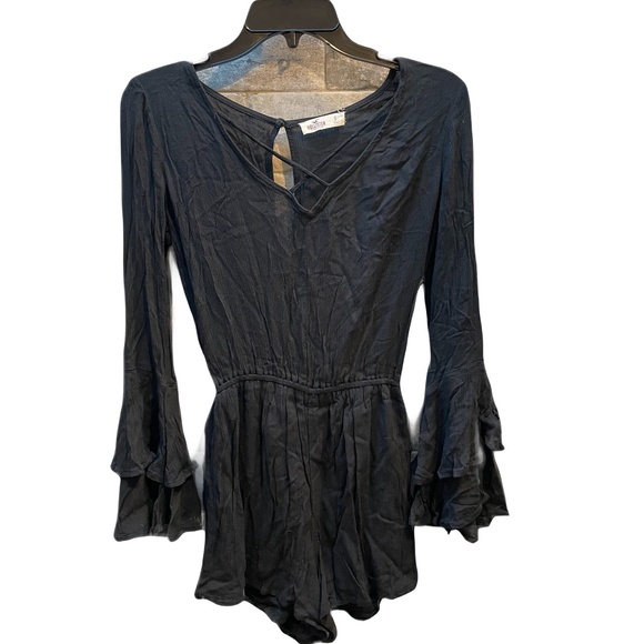 ❤️ HOLLISTER BLACK LONG SLEEVE ROMPER SIZE SMALL - Picture 1 of 5